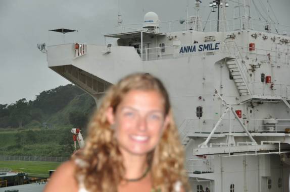 A Ana pode estar desfocada, mas a legenda acima é bem auto-explicativa (Canal do Panamá, ao lado da capital do país, a Cidade do Panamá)